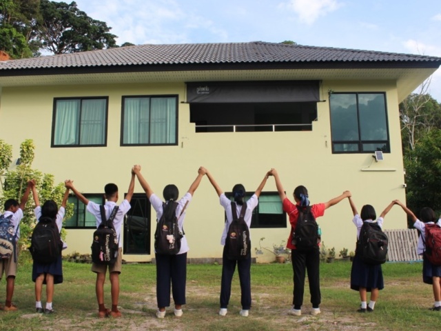 scholarship-program-768